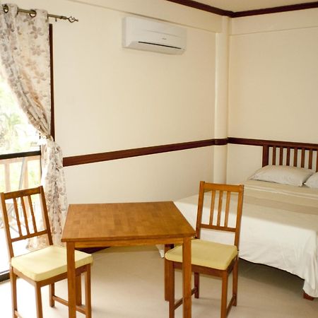 Punta House Hotell Lapu-Lapu City Eksteriør bilde