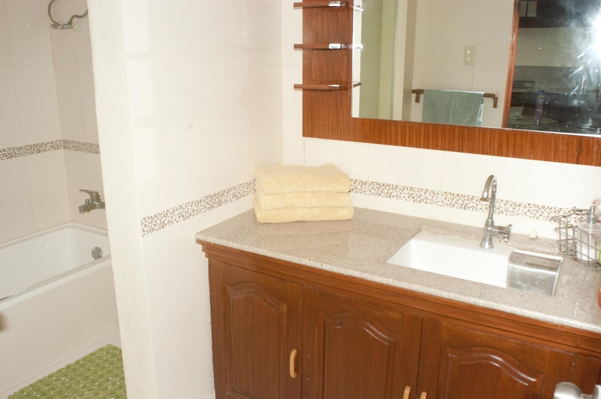Punta House Hotell Lapu-Lapu City Eksteriør bilde